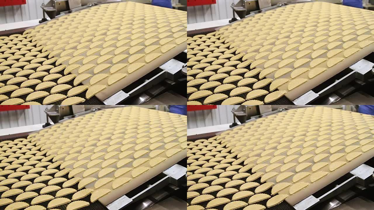 在工廠為餅干制作面團(tuán)
